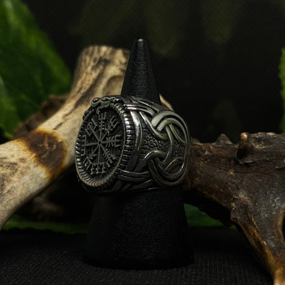 Detail of Vegvisir symbol on Vegvisir Ring by RavenRitual